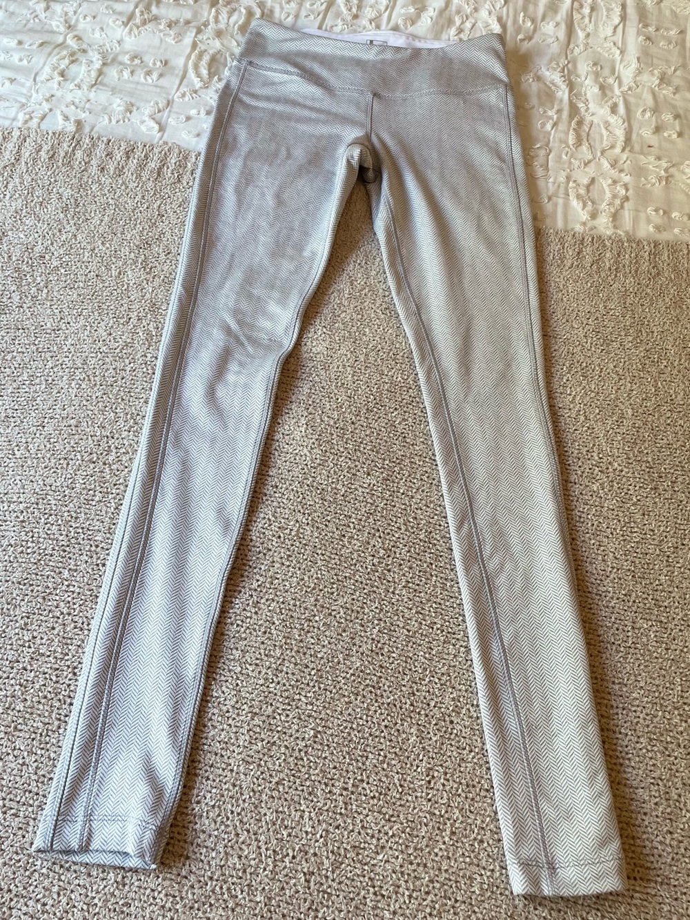 Mondetta Light Gray Chevron Jeggings